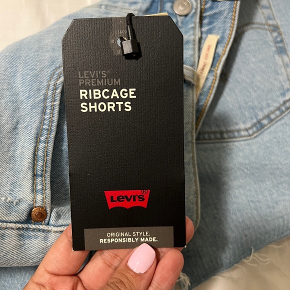 Levi’s Ribcage shorts - Picture 3 of 3